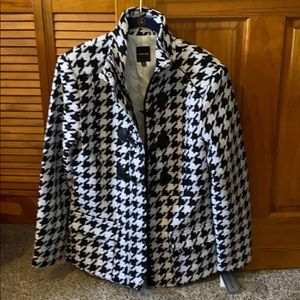 Houndstooth patterned Coat